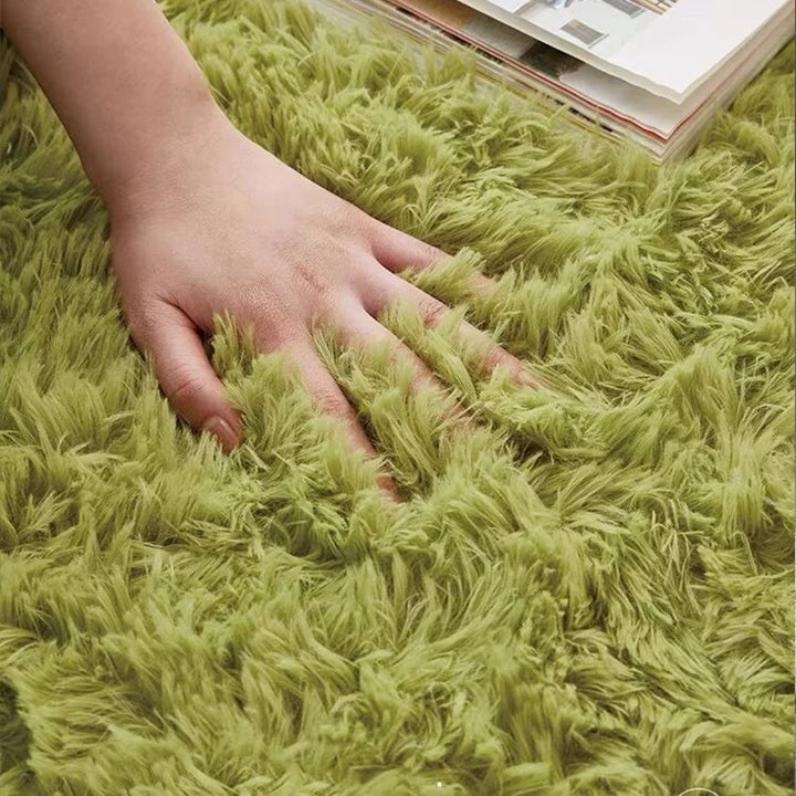 Modern round home decor rug, featuring an ultra-soft fluffy texture ideal for living room or bedroom comfort.