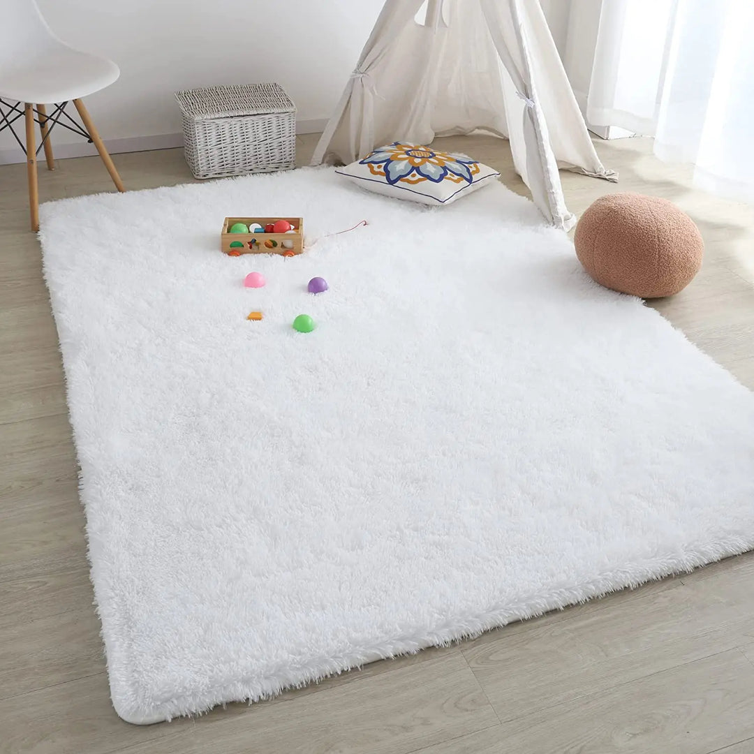 Elegant modern round floor rug, featuring an ultra-soft fluffy texture & non-slip design for safety.