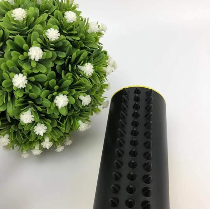 Multifunctional pet fur grooming roller, self-cleaning for dogs & cats. Reusable hair removal tool.