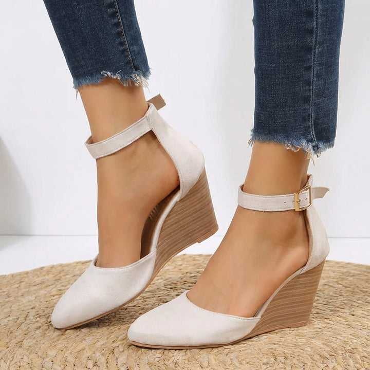 Elegant Siena pointed-toe heels, comfortable summer shoes with a flattering wedge.