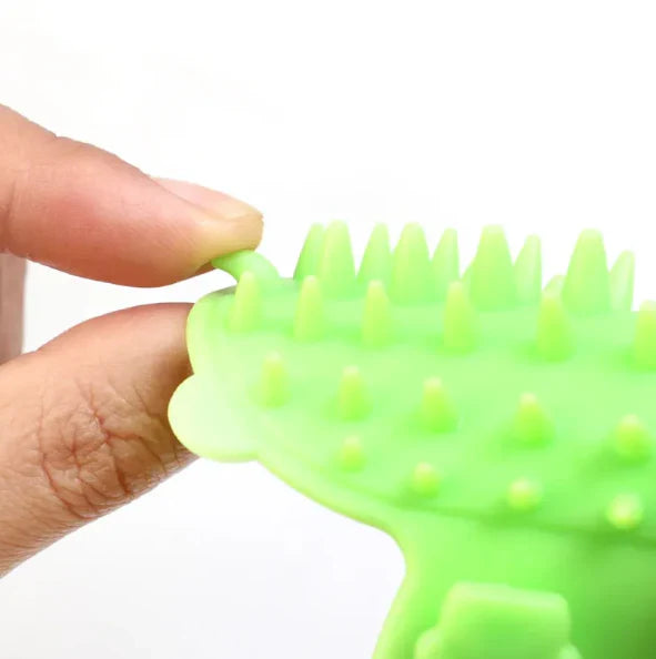 Enhance feline comfort with this cat scratching brush. Perfect for itch relief, grooming, and pet care.