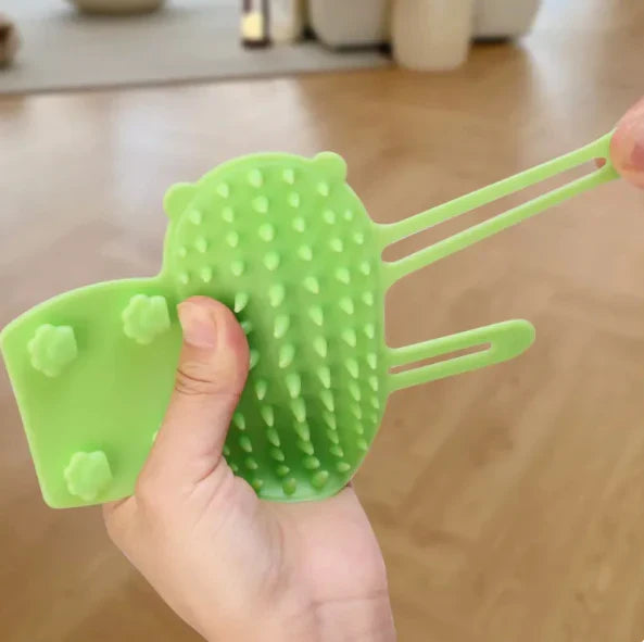 Versatile multi-color cat brush, a self-grooming tool & scratcher for effective itch relief and pet comfort.