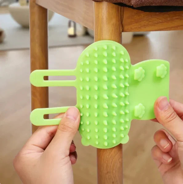 Solve cat itch with this silicone pet grooming brush. Doubles as a cat scratcher for feline comfort.