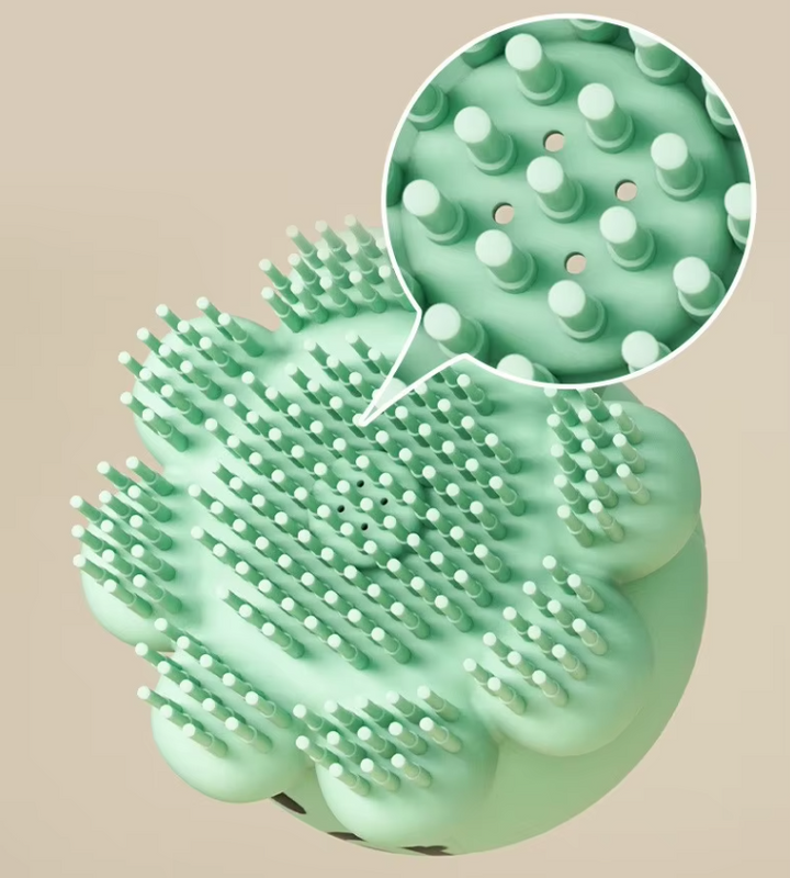 Easy pet bath: silicone grooming brush with foam dispenser for gentle cleaning, massage, and shedding.