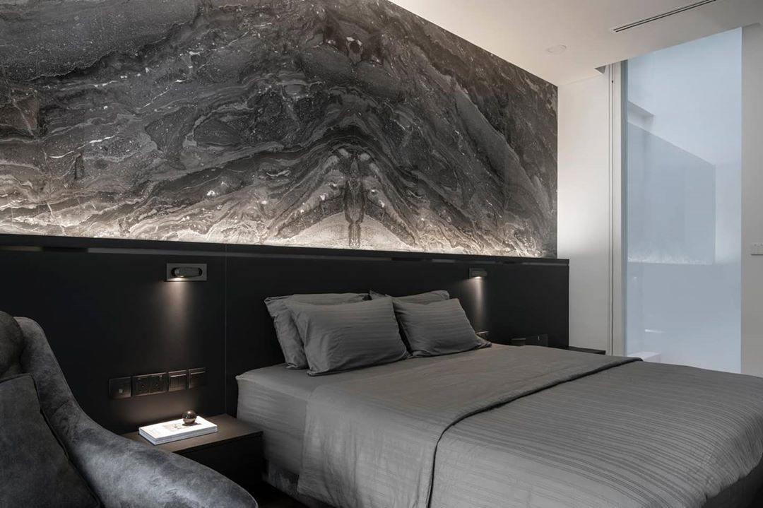 Contemporary LED bedside reading lamp, sleek design, offering focused illumination.