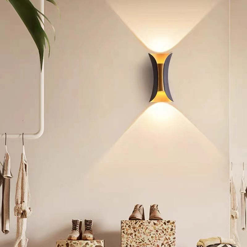 Black modern LED outdoor wall light, durable & weather-resistant for any exterior.