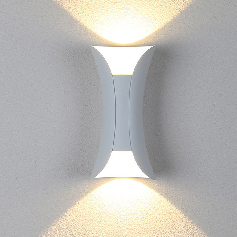 IP65 weather-resistant modern LED wall lamp for reliable exterior illumination.