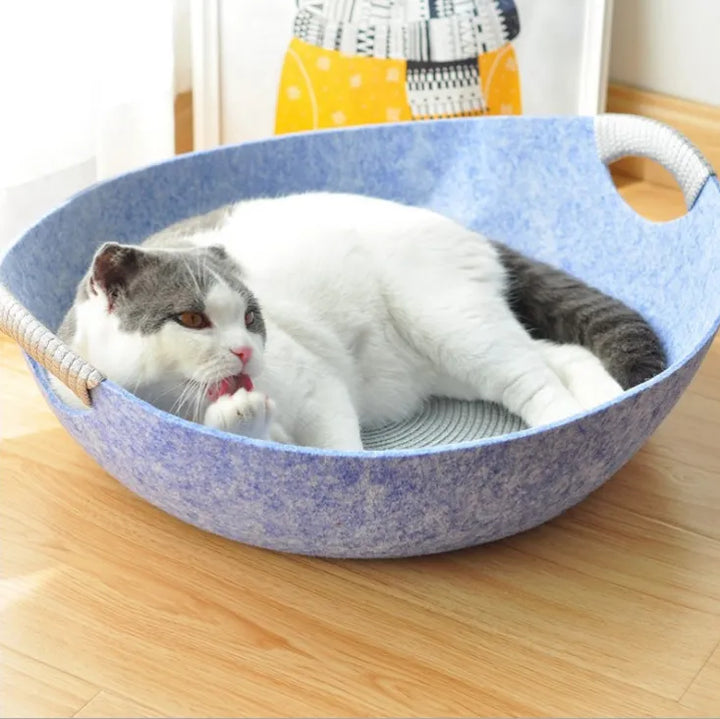 Portable felt cat bed basket for easy transport, offering a cozy & soft retreat for your feline friend.