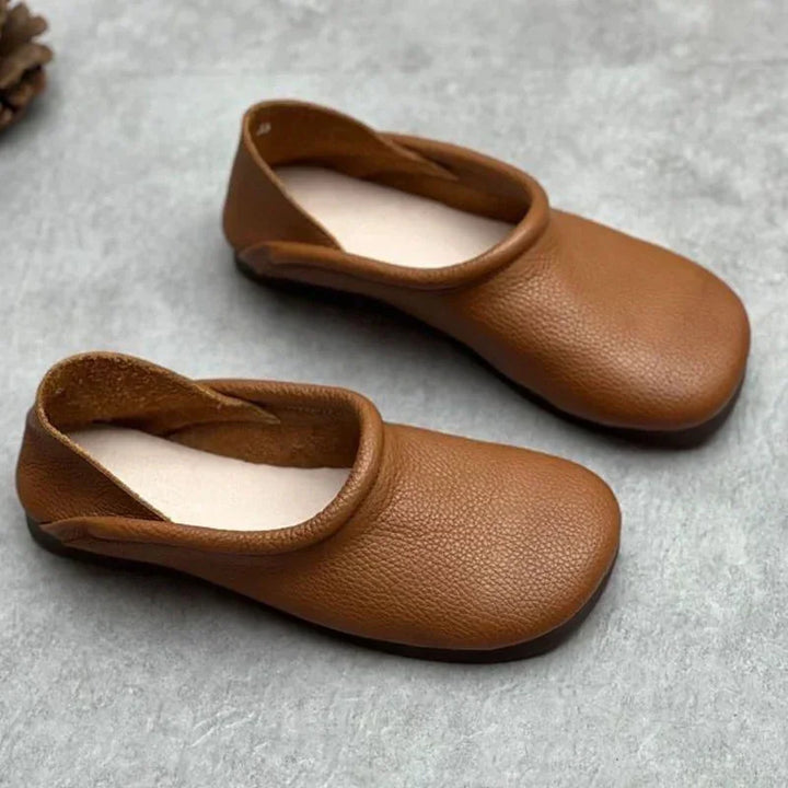 Soft women's slip-on round-toe sandals for comfortable everyday summer wear. Casual & stylish footwear.