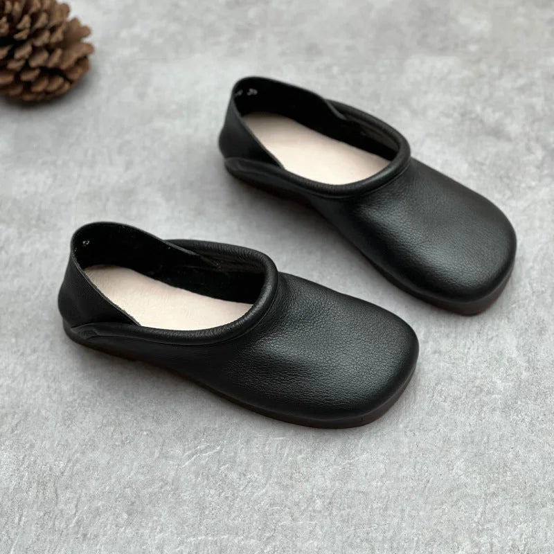 Comfortable women's round-toe slip-on sandals, ideal soft summer footwear for easy wear and relaxed days.