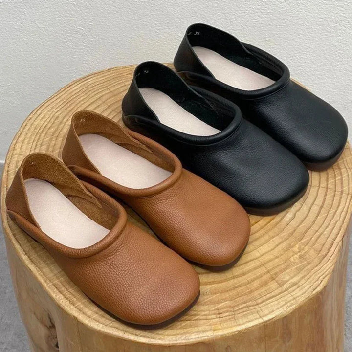 Soft & comfortable women's slip-on sandals featuring a round toe, perfect for relaxed summer days.