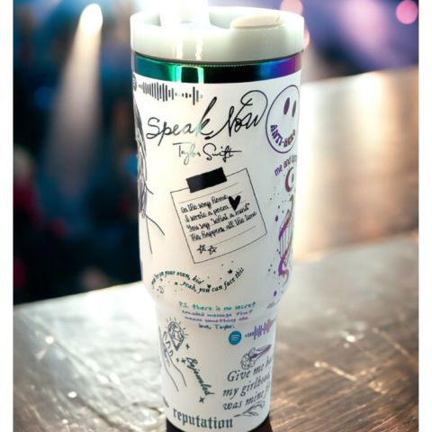 Sleek insulated tumbler, keeps your hot and cold beverages at ideal temperature.