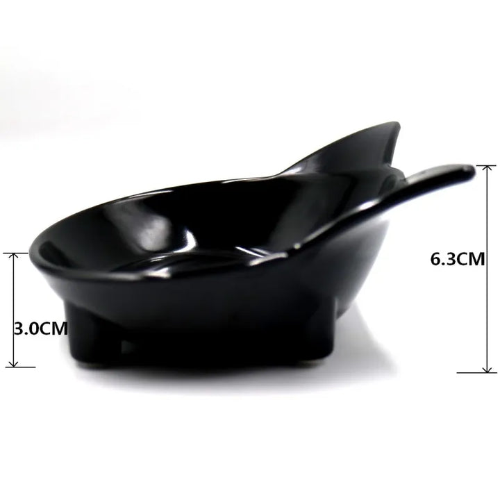 Modern pet food bowl with cat ear design for cats & dogs. Durable and easy to clean for daily feeding.