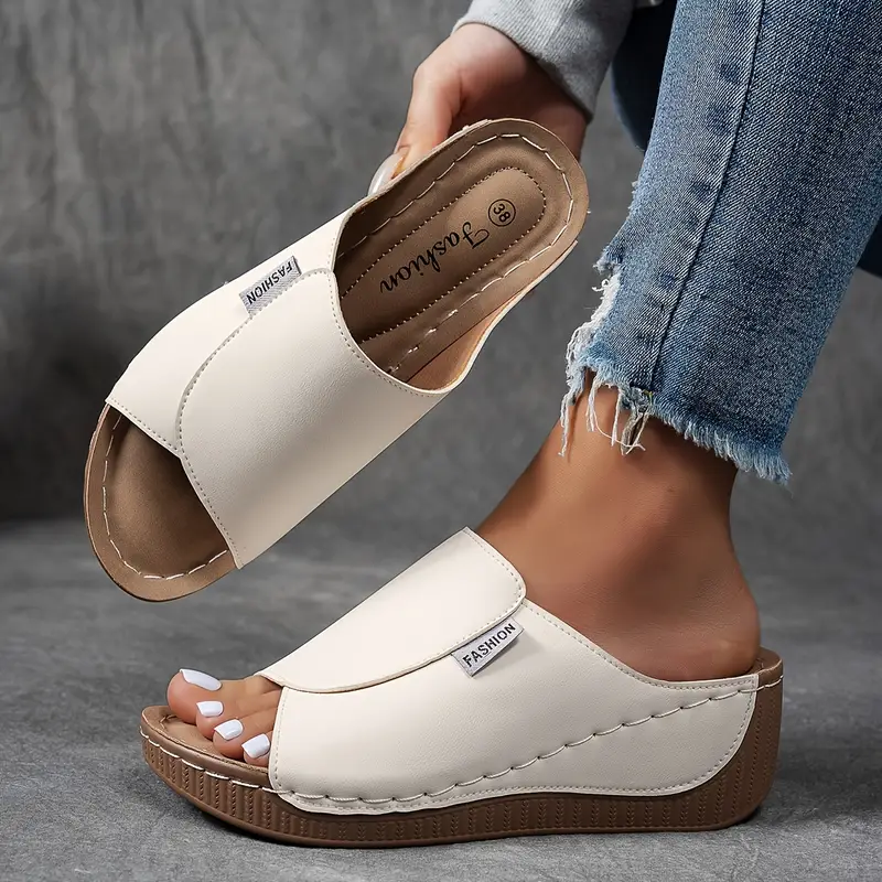 Stylish lightweight women's sandals for everyday comfort & chic summer wear. Perfect open-toe casual footwear.