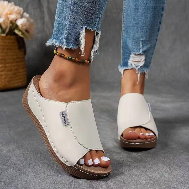 Modern women's lightweight summer sandals with excellent arch support, ensuring stylish everyday comfort.