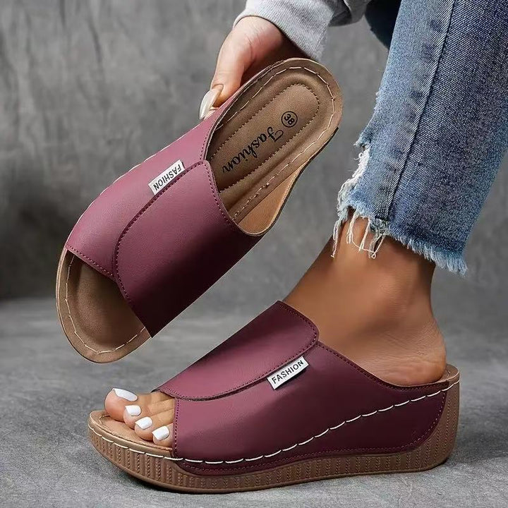 Versatile women's casual sandals: stylish, lightweight, open-toe design for ultimate comfort & daily wear.