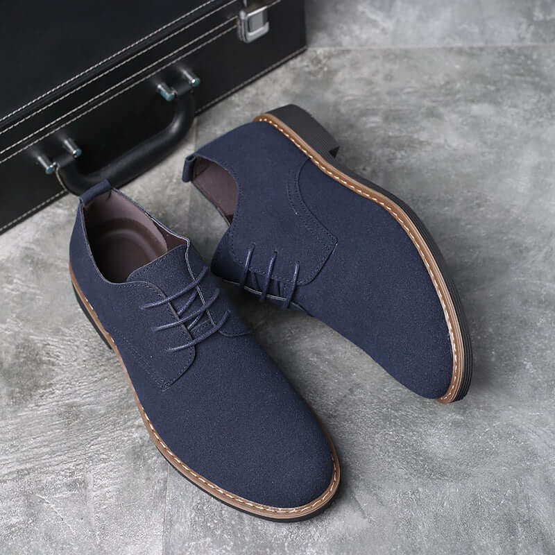 Classic men's casual shoes, stylish design providing everyday comfort and versatile walking footwear.