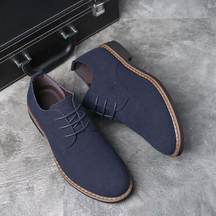 Classic men's casual shoes, stylish design providing everyday comfort and versatile walking footwear.