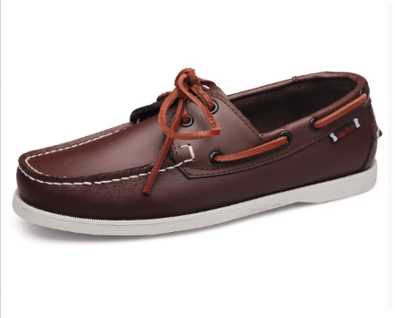 Comfortable men's retro loafers for timeless style; versatile classic slip-on shoes in various colors.