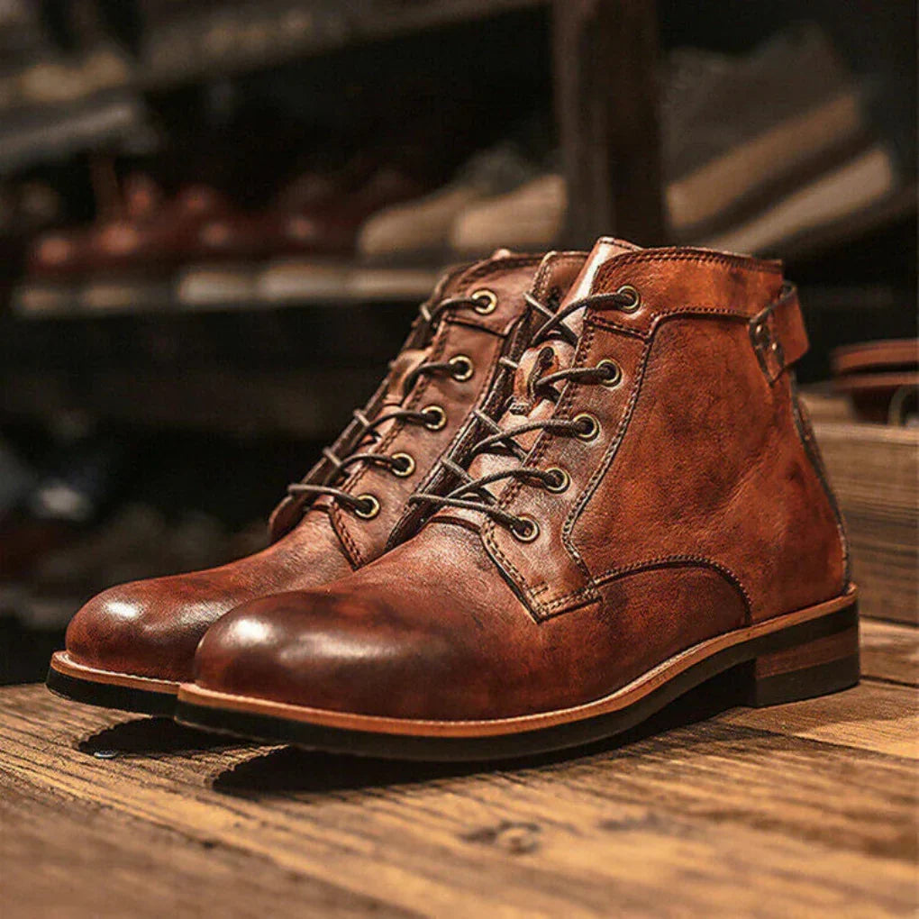 Comfortable men's everyday boots, functional and stylish for versatile casual footwear. Rugged design with durable sole.