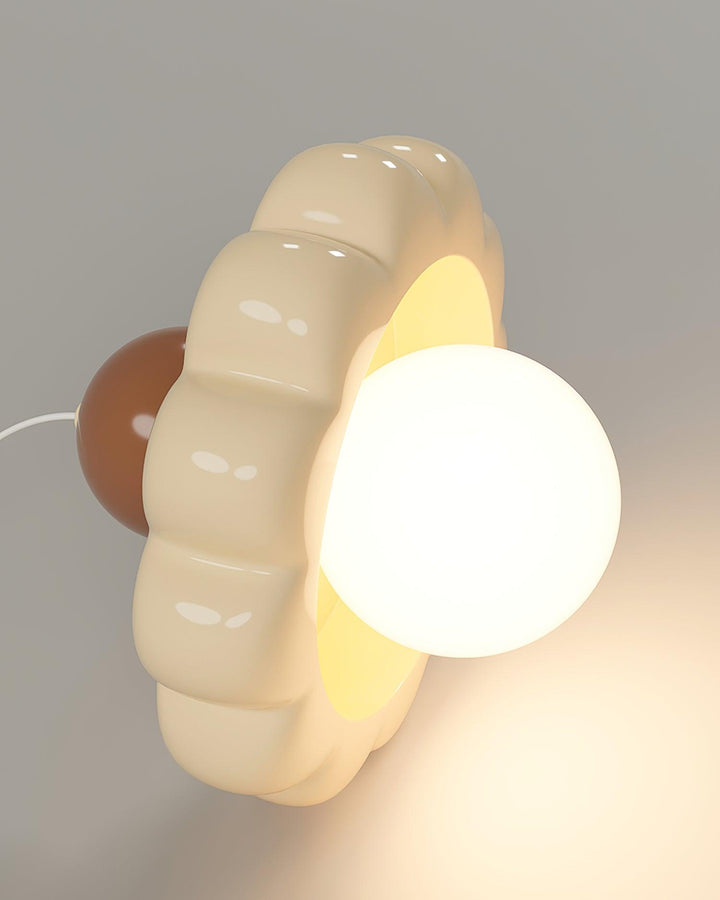 Adjustable retro pendant light, a stylish ceiling fixture bringing modern elegance to dynamic spaces.