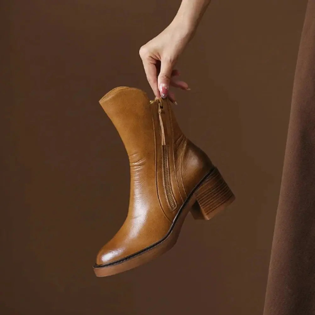 Comfortable women's leather block-heel ankle boots, perfect for everyday wear and versatile fall/winter styling.