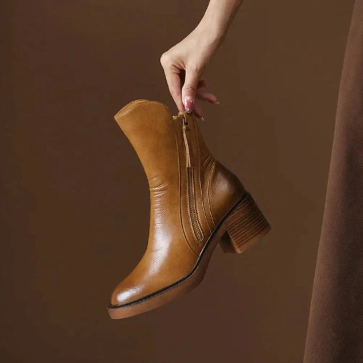 Comfortable women's leather block-heel ankle boots, perfect for everyday wear and versatile fall/winter styling.