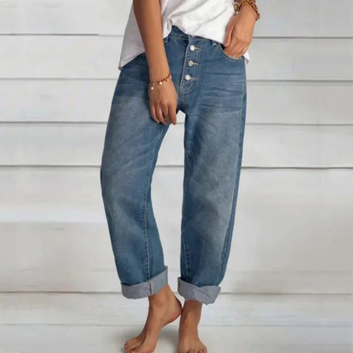 Versatile women's high-waist loose-fit jeans for a fashionable yet comfortable casual look.