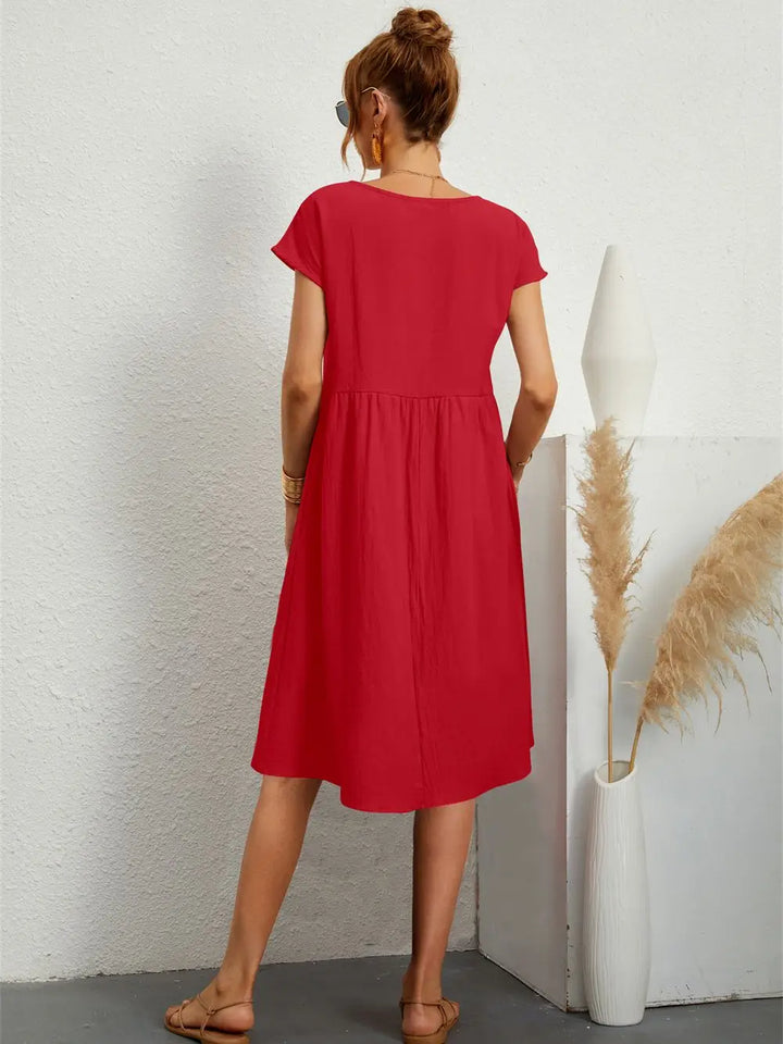 Comfortable women's casual midi dress, relaxed fit with practical pockets for everyday wear.