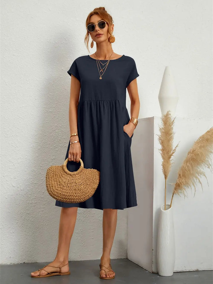 Close-up of practical pockets on a stylish women's casual midi dress, designed for comfort.