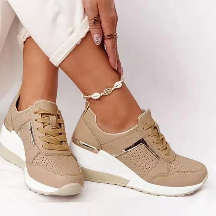 Breathable women's casual sneakers, ideal for active everyday wear, blending style and comfort.