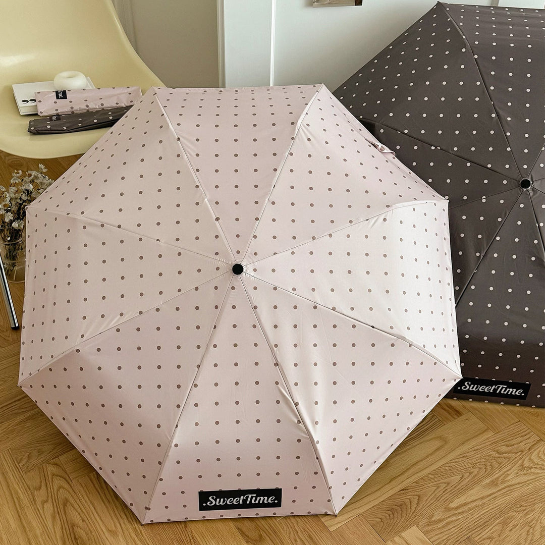 Small folding umbrella for purse, excellent rain protection for women.