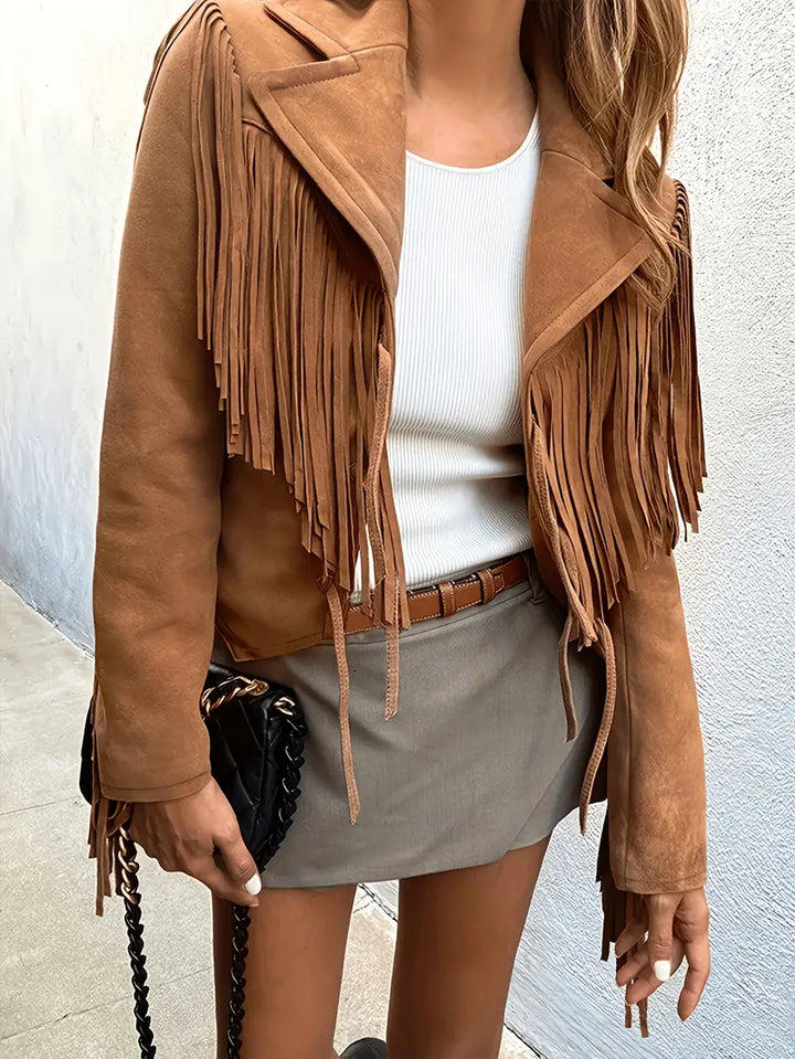 Stylish women's cropped fringe jacket, perfect for boho autumn fashion and a chic statement piece.