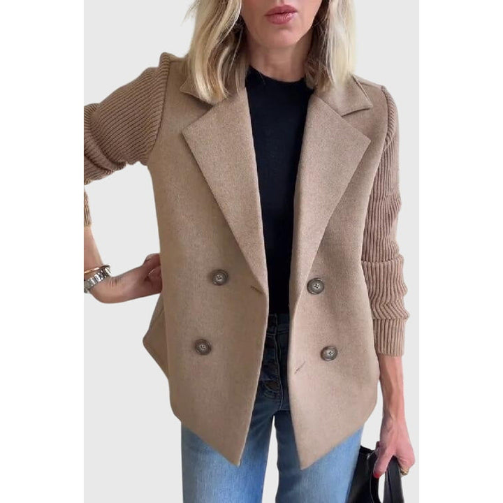 Professional women's double-breasted blazer. Elegant design, ideal for a sophisticated office or event style.