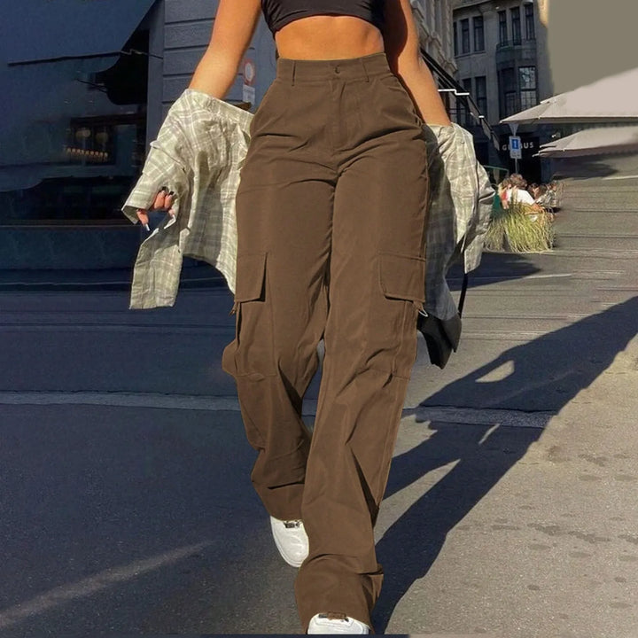 Stylish women's high-waist cargo pants, easily dressed up or down for versatile everyday fashion.