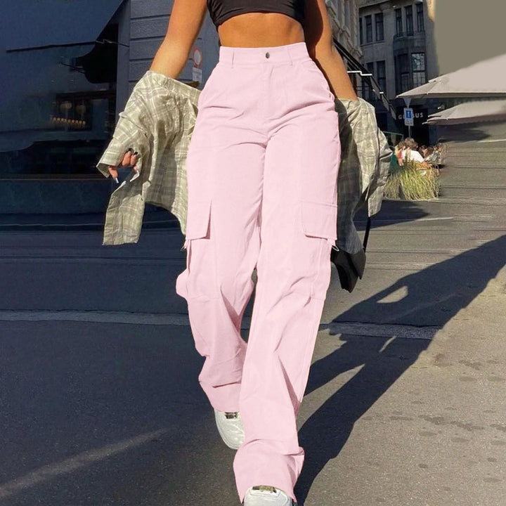 Back view: Women's high-waist cargo pants, showcasing comfortable fit and practical rear pockets for daily wear.