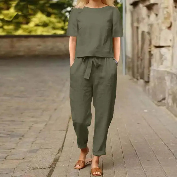Comfortable & stylish women's jumpsuit set, a chic two-piece perfect for versatile summer fashion outfits.