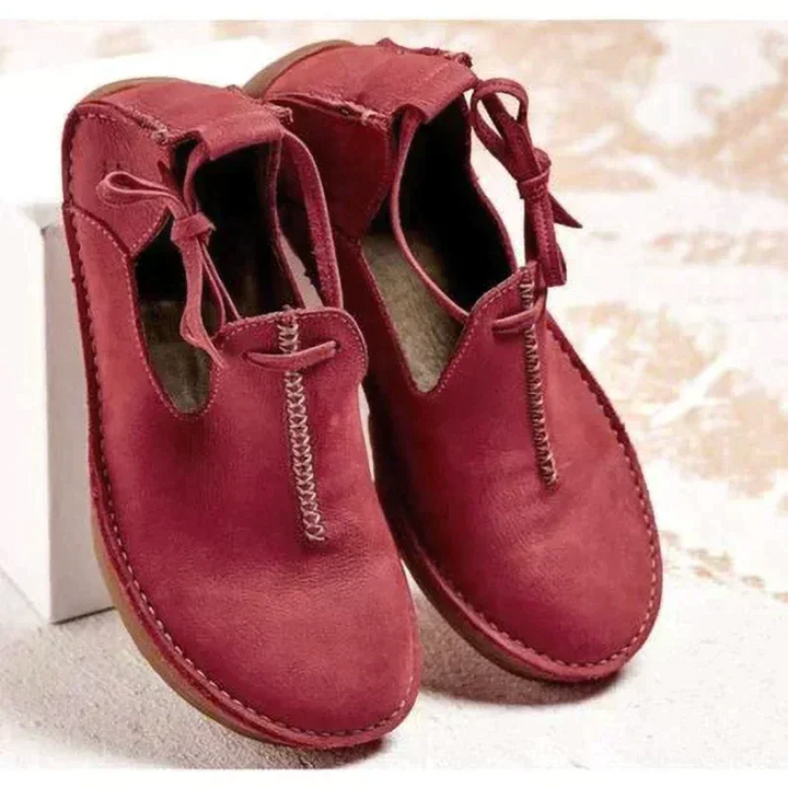 Comfortable ladies' lace-up flats, stylish everyday footwear for women seeking versatile and chic shoes.
