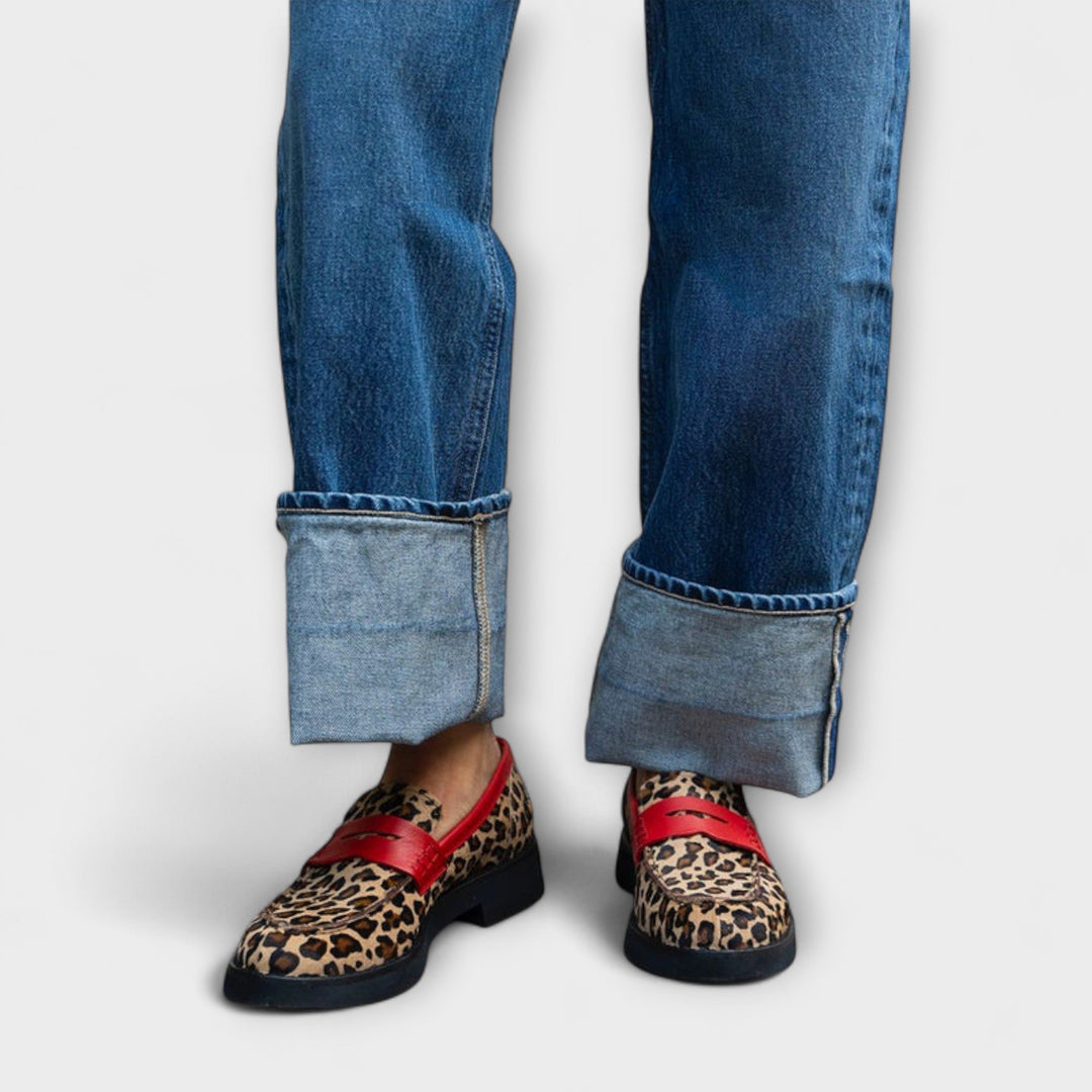 Stylish women's leopard print slip-on loafers. Comfortable casual flats for everyday wear, featuring a chic animal print.
