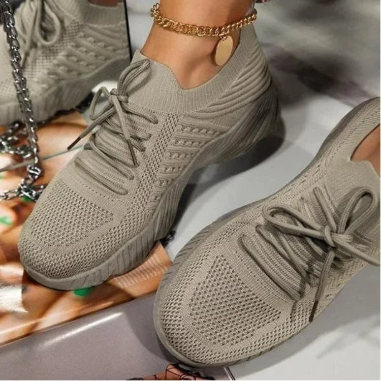 Active women's lightweight sneakers, breathable and comfortable, ideal for walking, exercise, and casual outings.