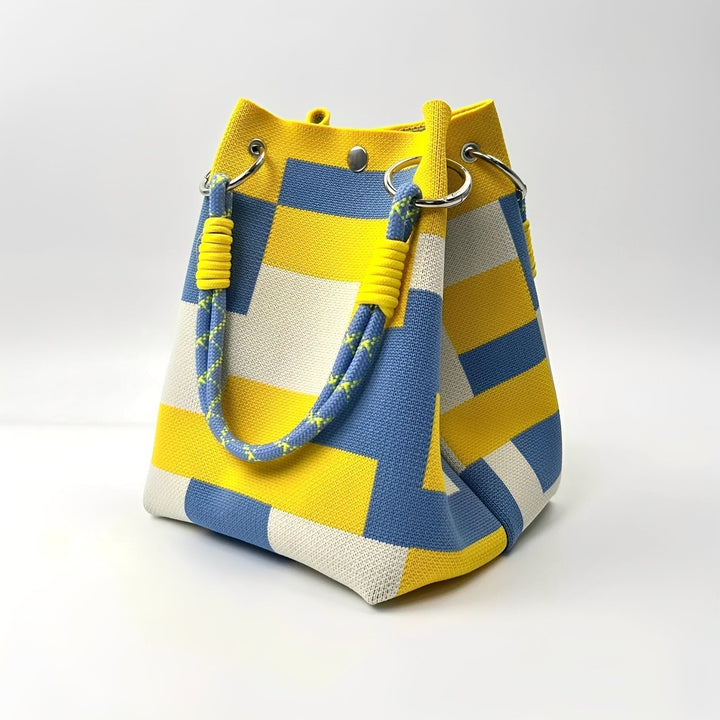 Stylish women's Metropolitan everyday tote bag. Versatile shoulder handbag, perfect for work or travel.