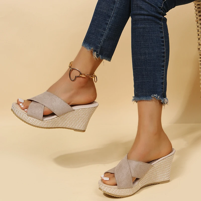 Comfortable and supportive women's casual sandals, perfect for travel.