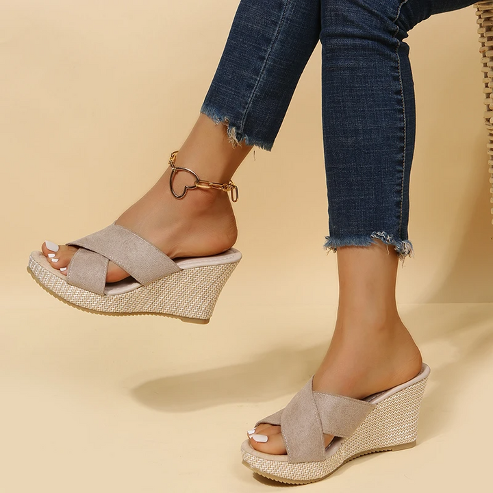 Comfortable and supportive women's casual sandals, perfect for travel.