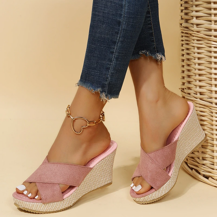 Everyday women's sandals with orthopedic arch support for all-day comfort.