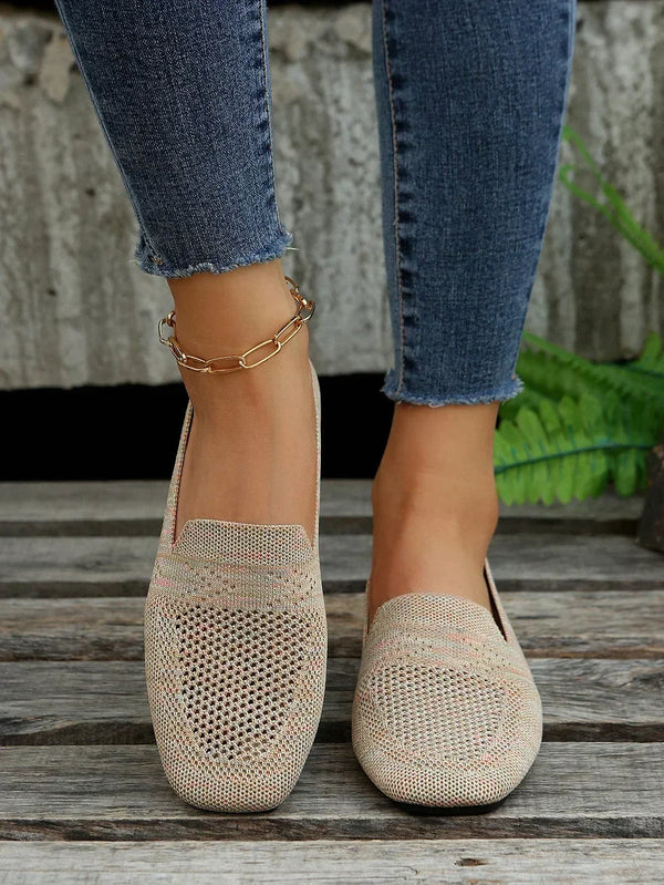 Casual women's slip-on loafers, easy to wear with a non-slip sole & orthopedic cushioning for daily comfort.