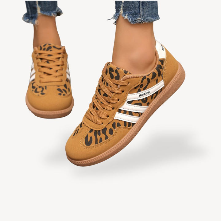 Fashionable women's supportive sneakers, perfect for casual wear, featuring stylish contrast details.