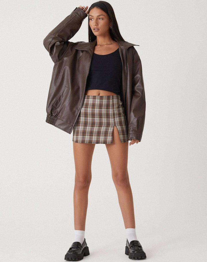 Relaxed fit women's oversized jacket, chic and comfortable. Ideal for casual autumn & winter fashion.