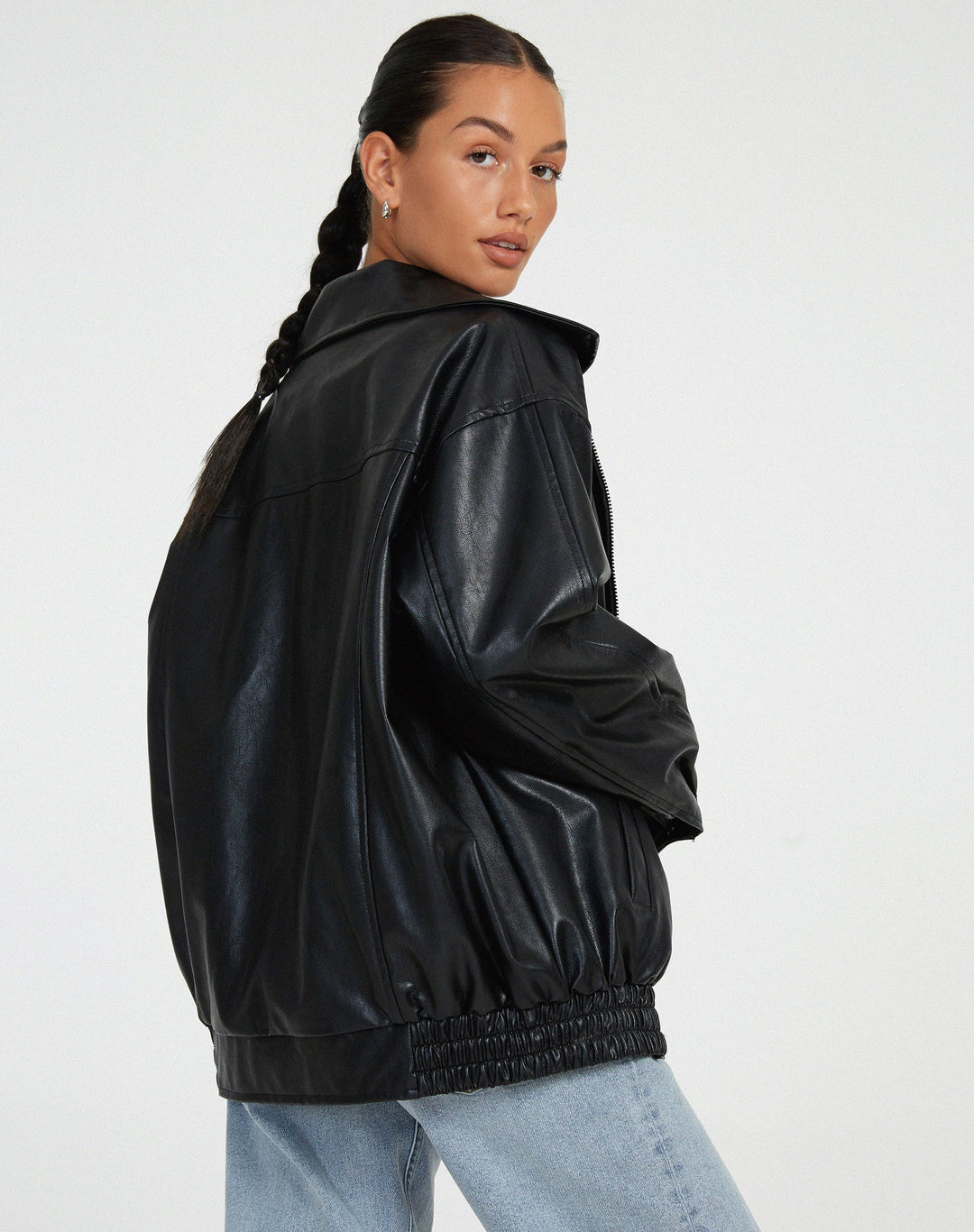 Trendy women's oversized fashion jacket, offering a chic relaxed fit. Essential versatile outerwear.