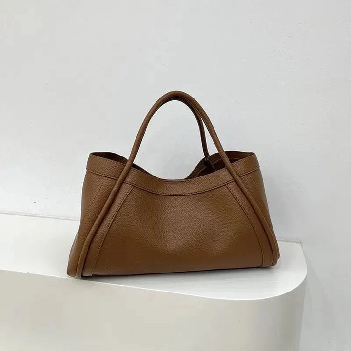 Stylish women's structured tote bag, perfect for everyday use. Features a chic, minimalist design and spacious interior.