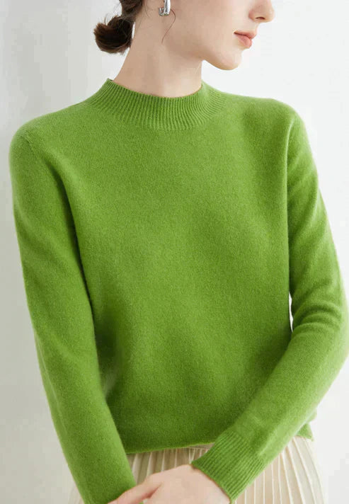 Fashionable women's knit sweater, versatile for autumn/winter style. Warm & cozy everyday long-sleeve jumper.